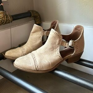 Altar’d State pointy boots